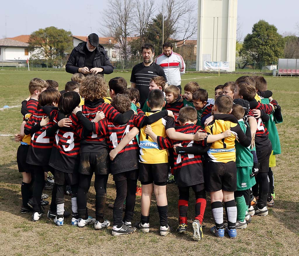 Abbracciati a fine concentramento