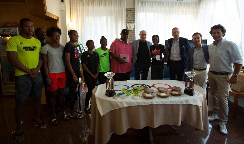 Lignano saluta i giamaicani - foto gruppo