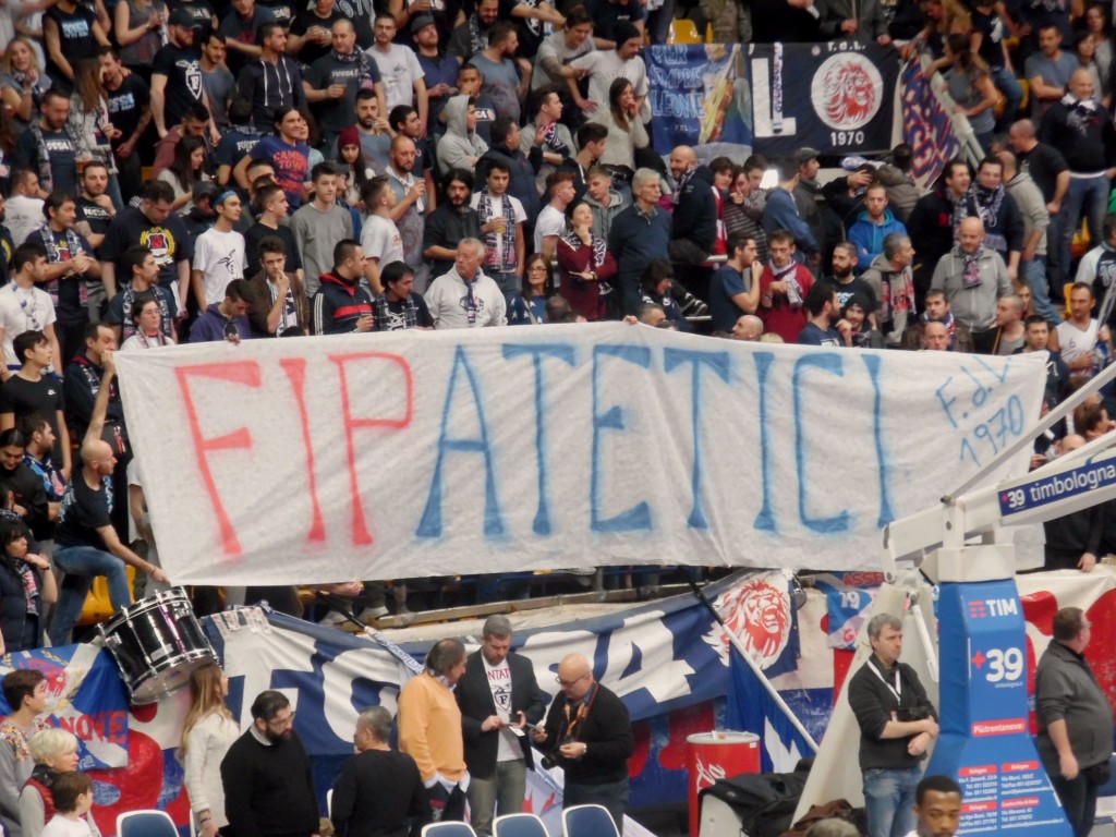 Fortitudo Bologna Gsa Udine striscione