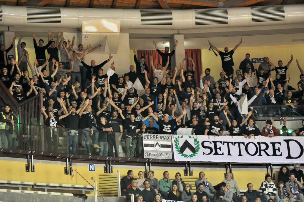 Gsa Udine Trieste Settore D tifosi 1