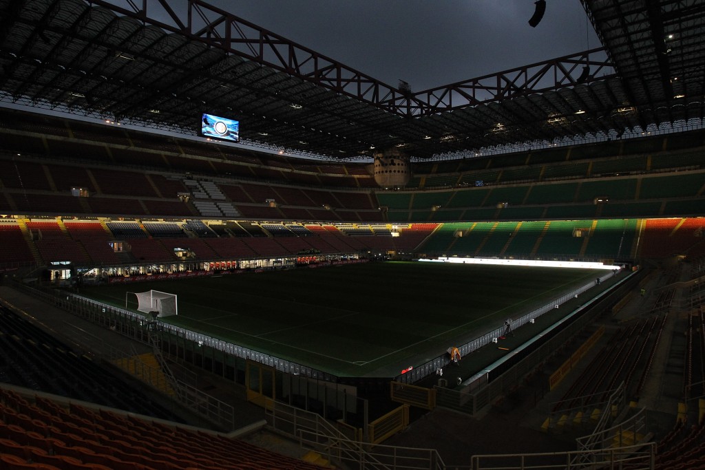 STADIO GIUSEPPE MEAZZA SAN SIRO INTER VUOTO notte
