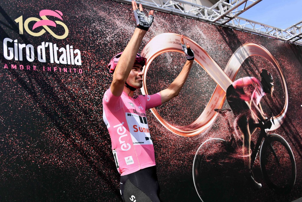 Giro d'Italia 2017 - 100a edizione -  Tappa 17 - da Tirano a Canazei (Val di Fassa) -  219 km ( 136 miglia )