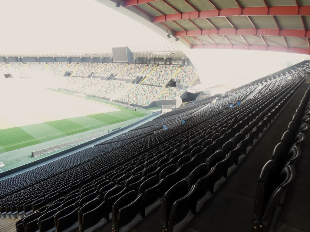 Stadio Friuli Dacia Arena vuoto tribuna