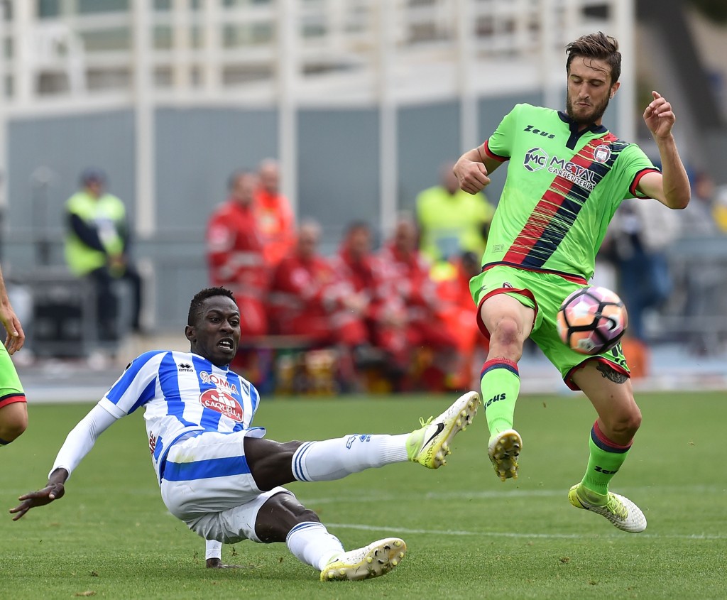 COULIBALY Pescara Calcio v FC Crotone - Serie A