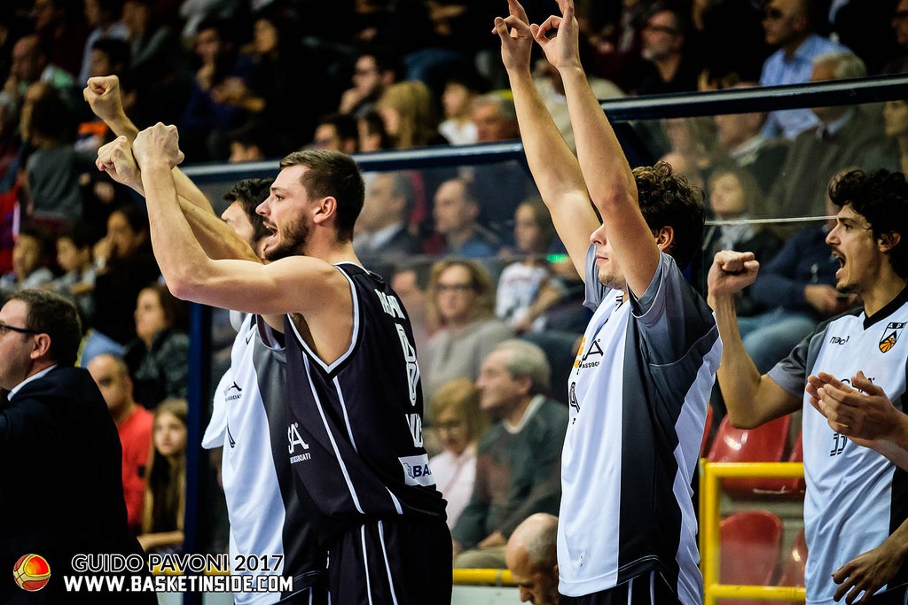 RASPINO BENEVELLI Gsa Udine Tezenis Verona squadra esultanza Raspino