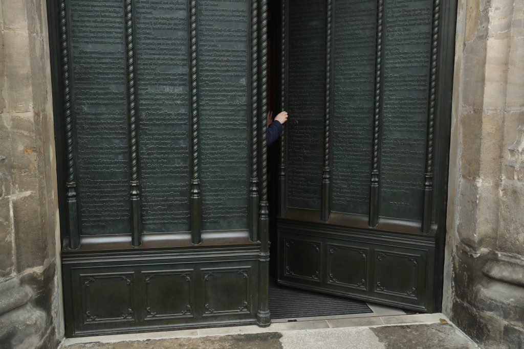 Porte che si chiudono