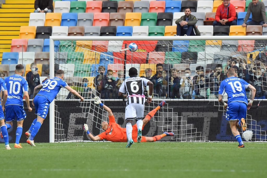 Silvestri tocca ma non basta Pinamonti fa 2-1